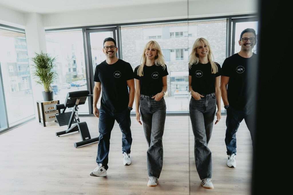 Physiotherapeut Felix Groh und Sabine Groh im Behandlungsraum der Physiotherapie Hanseviertel in Lüneburg