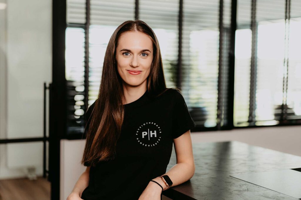 Porträt von Anna Vdovenko. Sie arbeitet als Empfangskraft und Medizinische Fachangestellte in der Praxis "Physiotherapie Hanseviertel" in Lüneburg