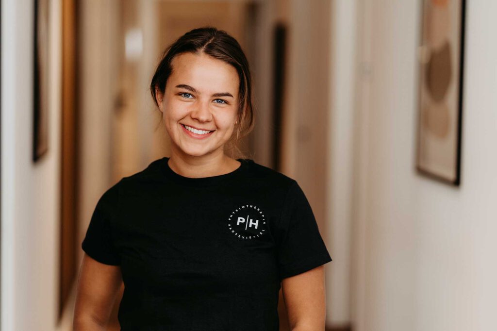 Porträt von Julia Borck. Sie arbeitet als Physiotherapeutin in der Praxis "Physiotherapie Hanseviertel" in Lüneburg
