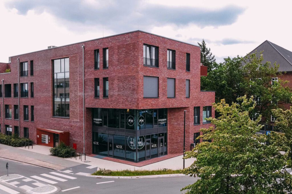 Aussenansicht von oben auf das Ärztehaus mit der Physiotherapie Hanseviertel in der Lübecker Str. 76 in 21337 Lüneburg