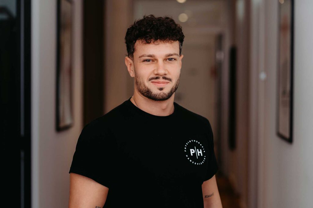 Porträt von Carlos von Appen. Er arbeitet als Physiotherapeut in der Physiotherapie Hanseviertel Lüneburg.